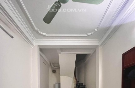 Chỉ Với 3 Tỷ Sở Hữu Nhà Phố Tây Sơn, Ô TÔ Đỗ 5m, Cực Thích Hợp Kinh Doanh Vừa & Nhỏ, Ngõ Ba Gác Phi, Vị Trí Đắc Địa