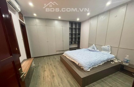 Bán gấp nhà Yên Hòa, Cầu Giấy, 40m2 xây 5 tầng, mặt tiền rộng, giá 4,7 tỷ