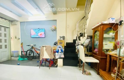 BÁN GẤP NHÀ KHU VIP PHƯỜNG 4, TÂN BÌNH, RA SÂN BAY 6Ph, HẺM 3 GÁC,  SỔ NỞ HẬU, 29m2, 3 TẦNG, ĐANG CHO THUÊ 10Tr/THÁNG, GIÁ 3 TỶ X