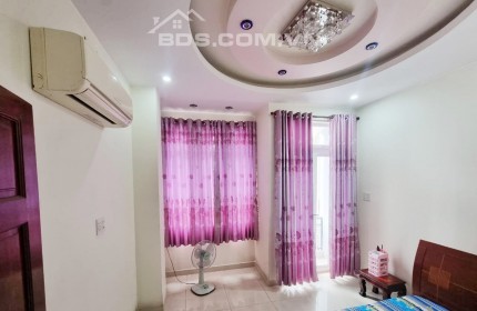 NHÀ MỚI VÀO Ở NGAY- Mặt tiền hẻm q4 đường Vĩnh Khánh 
Dt: 68m²