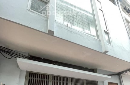 Siêu hiếm tại Văn Cao, Ba Đình, 41m2, 3 tầng, mặt tiền 5,5m, chỉ 4 tỷ