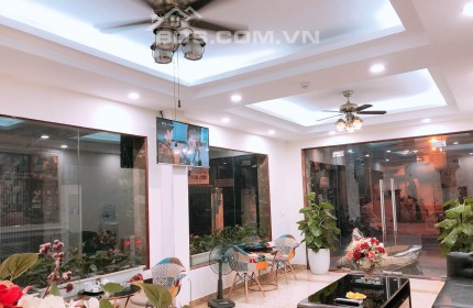 Chuyển nhượng tòa nhà căn hộ cao cấp Đào Tấn Ba Đình 200X9T, MT 12m, Lợi Nhuận 6 tỷ / năm.