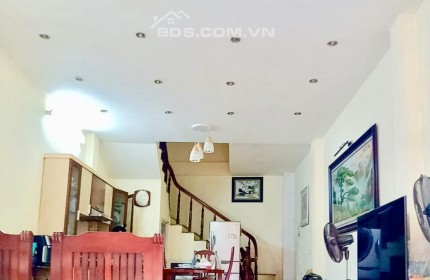 Bán Nhà Đội Cấn, Ba Đình 30m2, 2 Thoáng 4 Tầng Mặt Ngõ Nông, giá 3.15 tỷ - Về ở Ngay.