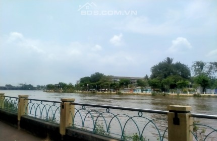 Bán lô đất thổ cư 100%  view sông Sài Gòn Bình Thạnh 233m2 , giá 11Tỷ2 .