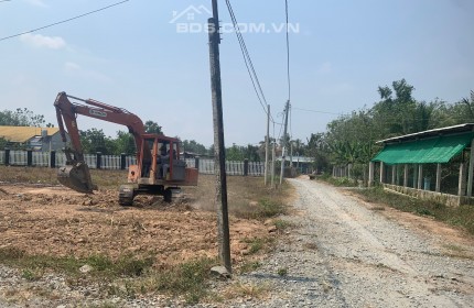 Bán 100m2 đất thổ cư sổ sẵn 3 mặt tiền ở ngay KCN Hiệp Thạnh, Gò Dầu, Tây Ninh