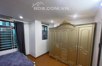 Bán nhà phố Giáp Bát, 3 bước chân ra ô tô tránh, nhà đẹp long lanh về ở ngay, 25m, 3.25 tỷ.