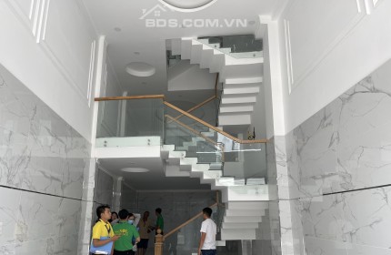 Bán nhà phố Tô Ngọc Vân ngay TT quận 12, SHR, 90m2, giá 9.1 tỷ. Lh:0823875881