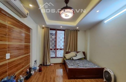 BÁN NHÀ BỒ ĐỀ CHỈ HƠN 80TR/M CÓ NHÀ 5 TẦNG  DIỆN TÍCH 40M RỘNG THÊNH THANG VỀ Ở LUÔN