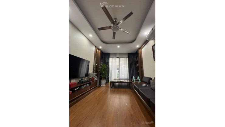 Hot ! Bán nhà Dương Khuê, 45m2, 4T, giá chỉ 11 tỷ 8, nhà cực đẹp, 2 ngõ, ô tô tránh, KD sầm uất.