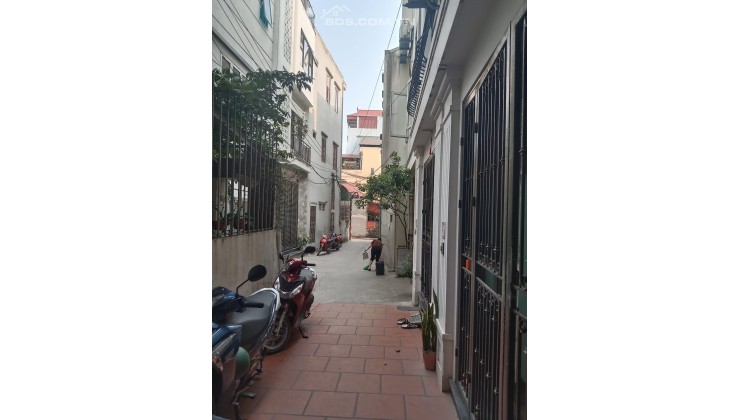 BÁN NHÀ THẠCH BÀN 5 TẦNG 5 PHÒNG NGỦ GIÁ HƠN 3 TỶ ĐẺ LẠI TOÀN BỘ NỘI THẤT BAO THUẾ PHÍ SANG TÊN
