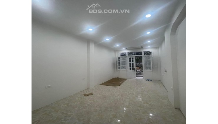 Bán nhà Nghĩa Đô, Chỉ 8,5 tỷ, 45m2, 5T, Phân lô, Ô tô tránh, KD, Dân trí, Gần phố