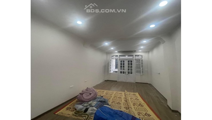 Bán nhà Nghĩa Đô, Chỉ 8,5 tỷ, 45m2, 5T, Phân lô, Ô tô tránh, KD, Dân trí, Gần phố