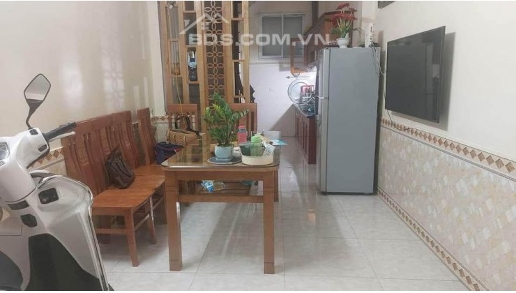 Bán nhà Bằng Liệt, 32m2, 3T, 3PN, Sổ chính chủ, tiện ích đầy đủ, Dân xây, Gần ô tô, 3.05 tỷ