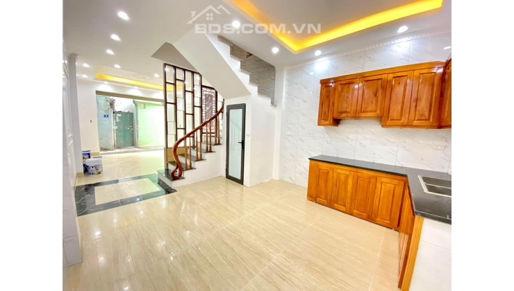 Bán nhà Nam Dư, 45m2, 5 Tầng, 6 PN, Giá nhỉnh 4 tỷ, có thương lượng, Gần ô tô