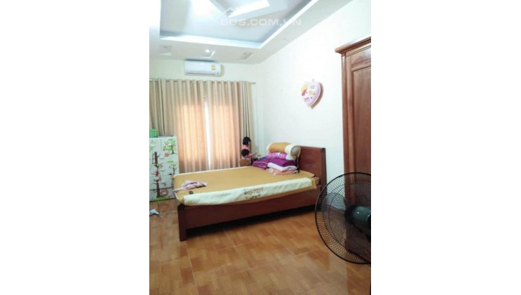 Bán nhà Bằng Liệt, 32m2, 3T, 3PN, Sổ chính chủ, tiện ích đầy đủ, Dân xây, Gần ô tô, 3.05 tỷ