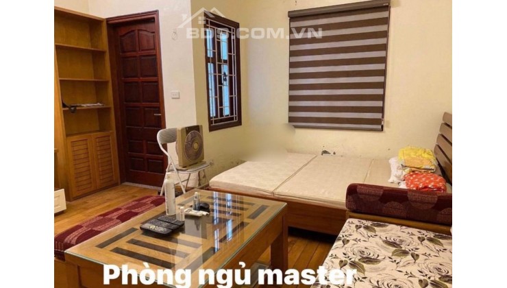 Cho thuê nhà nguyên căn phố Đội Cấn 40m 4 tầng. Mặt tiền 4m. Chỉ 15 triệu. 0898818558