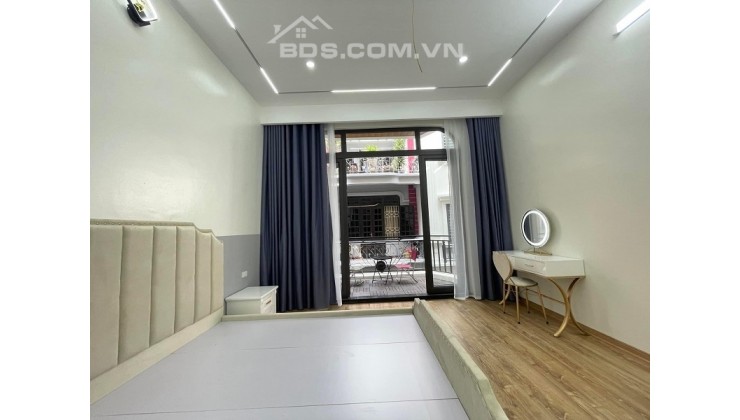 Bán nhà Nguyễn Phong Sắc, 45m2, MT 6,5m, Giá chỉ 11 tỷ 2, Vỉa hè ô tô tránh, Vị trí đắc địa, KDVP đỉnh, Dân trí cao.