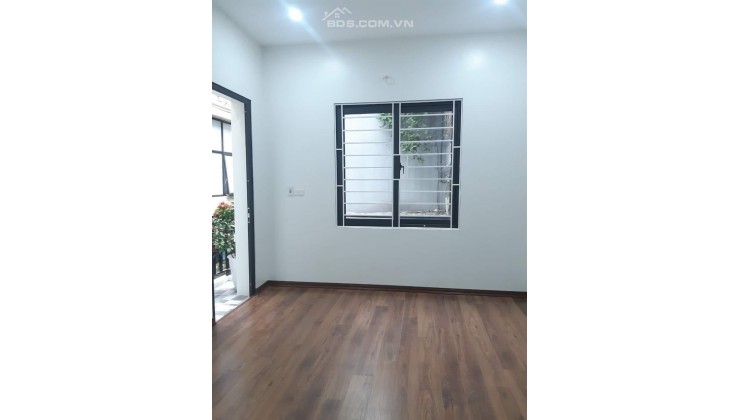 Bán nhà Minh Khai 25m x 4T Mới Đẹp Lô Góc Full Tiện ích giá chỉ 2.7 Tỷ