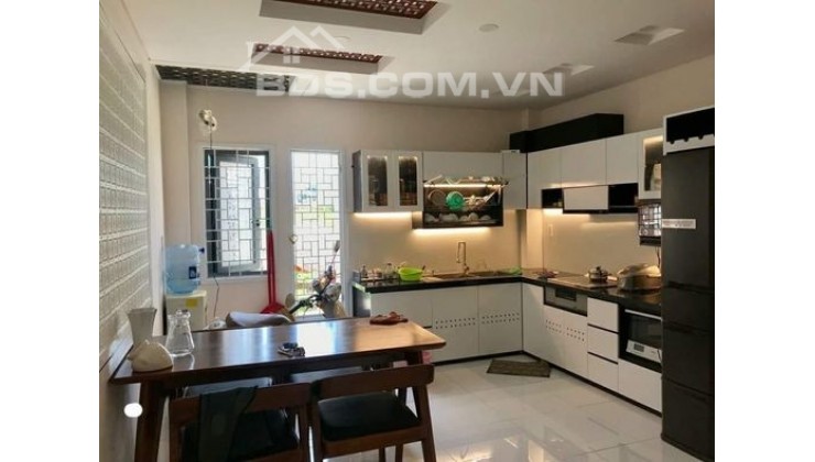 Bán nhà 90m2 -4 tầng- Mặt tiền kinh doanh đa ngành nghề-Đường Bông Sao góc Bùi Minh Trực. Q8-Chỉ : 10.4 tỷ - Thương lượng chính chủ