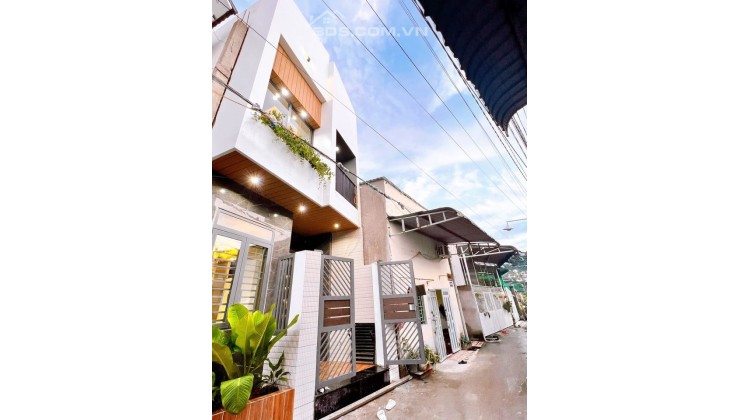 Nhà phố 2 tầng đẹp tại khu vực Ninh Kiều cần bán