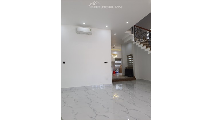 Kiếm người mua biệt thự 190m2 Lê Văn Lương, Nhà Bè