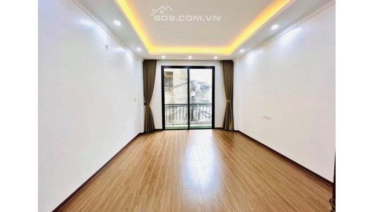 Bán Nhà Lĩnh Nam, gara ô tô, thang máy nhập khẩu, 34m2,5T, Hơn 5 tỷ