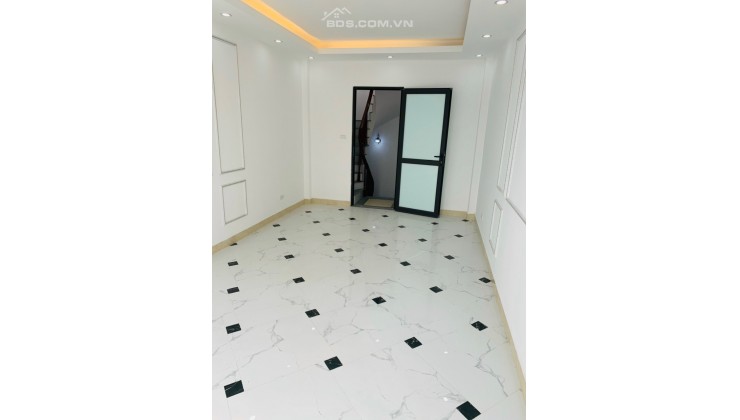 Bán nhà Thanh Đàm,trc nhà thoáng, 30m ra oto tránh 32m2, 5T, 3PN, Giá 3.1  tỷ (CTL)