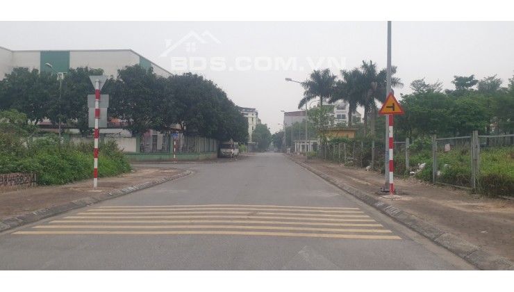 Bán Đất P/lô TĐC Giang Biên, view trường Chu Văn An, DT 62m2. MT 6.2m, nhỉnh 8 tỷ