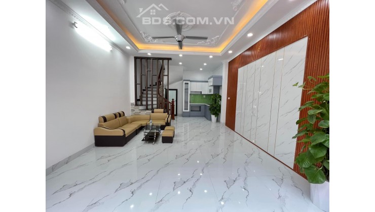 Bán nhà Thanh Đàm,trc nhà thoáng, 30m ra oto tránh 32m2, 5T, 3PN, Giá 3.3  tỷ (CTL)