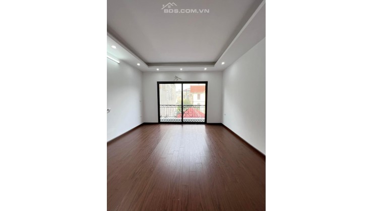 Bán nhà Thanh Đàm,trc nhà thoáng, 30m ra oto tránh 32m2, 5T, 3PN, Giá 3.3  tỷ (CTL)