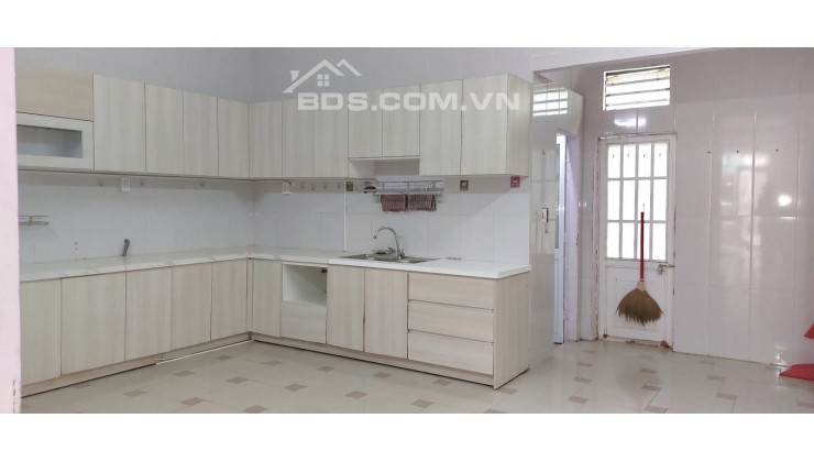 Bán nhà mặt tiền Phạm Hùng Cẩm Lệ 3 tầng 110m2 chỉ nhỉnh 6 tỷ.