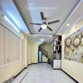 Bán nhà Chợ Khâm Thiên, Đống Đa 30m, 4 tầng, mt 3.2m, giá 3 tỷ