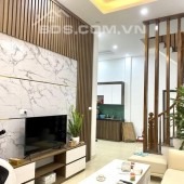 Bán nhà Nguyễn Chí Thanh 36m giá 5ty5 cách ô tô đỗ 1 nhà đường nông rộng.