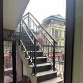 Bán nhà Đê La Thành, 40m x 3 tầng, Kinh Doanh Đỉnh-Ô Tô, giá 7.3 tỉ