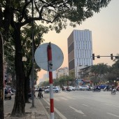Chính chủ gửi bán nhà MP Hoàng Quốc Việt. 10 Tầng Thang máy kết hợp văn phòng kinh doanh giá 750tr/m2