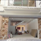 Ngõ 30Trần Quốc Hoàn 40/46m2 Nhà 4tầng mặt tiền 4m 4 GIÁ 10.6 tỷ Cầu Giấy