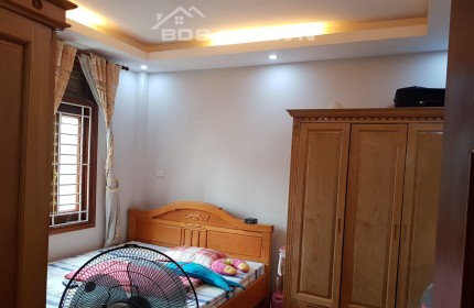 Chính chủ bán nhà Cổ Nhuế, 40m2, 5 tầng, mt 4m, ngõ oto thông, nhà thiết kế đẹp 4.2 tỷ.