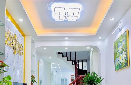 Nhà đẹp hạ chào bất ngờ 230 triệu.Ngõ 3 gác Khương Trung 50m2 , 4 tầng còn có 5,8 tỷ