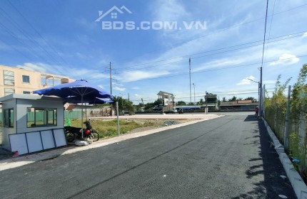 cần bán nhanh khu nhà phố 1 trệt 1 lầu liền kề ql1a
