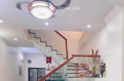 CẦN BÁN NHÀ 3 TẦNG DÂN XÂY PHỐ NGUYỄN VĂN CỪ 60m MT5m GIÁ 4,8 TỶ BÁN ĐẤT TẶNG NHÀ