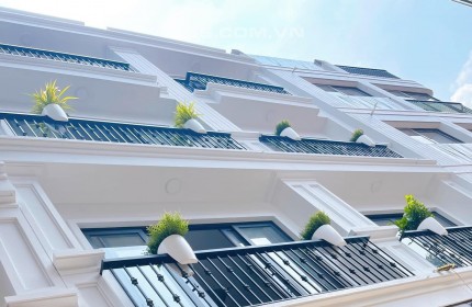 Bán nhà 5 tầng,oto vào nhà,52m2 phố trạm long biên