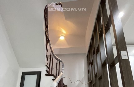 30m2, 3,5 tỷ có ngay nhà đẹp phố Nguyễn Văn Cừ, Long Biên