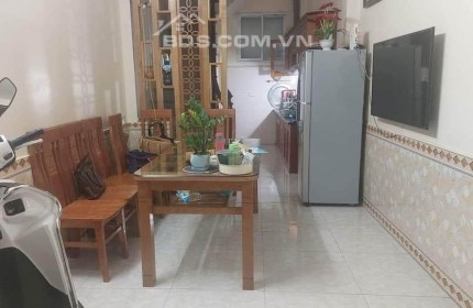 Bán nhà Bằng Liệt, 32m2, 3T, 3PN, Sổ chính chủ, tiện ích đầy đủ, Dân xây, Gần ô tô, 3.05 tỷ