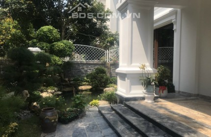 Bán BT Bằng Lăng 05.12 hướng TN, diện tích 256m2 xây dựng 455m2 căn thô view hồ rộng, giá 39,5 tỷ