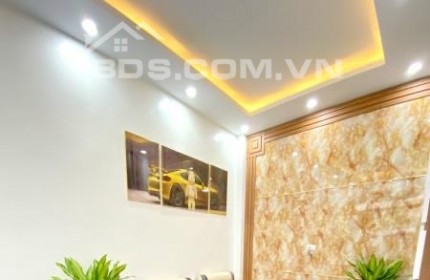 Bán nhà Lĩnh Nam, Ngõ thông, gần ô tô, 32m2, 5T, 3PN, Giá hơn 3 tỷ