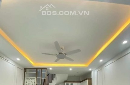 Bán nhà Thanh Đàm,trc nhà thoáng, 30m ra oto tránh 32m2, 5T, 3PN, Giá 3.1  tỷ (CTL)