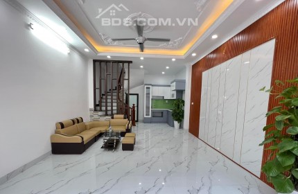 Bán nhà Thanh Đàm,trc nhà thoáng, 30m ra oto tránh 32m2, 5T, 3PN, Giá 3.3  tỷ (CTL)