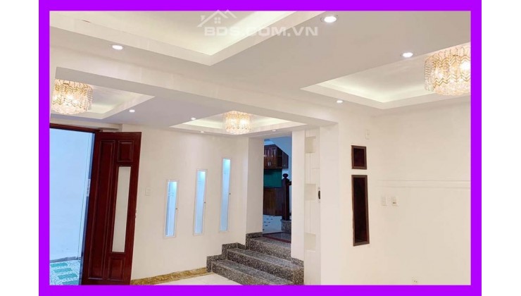 Nhà đẹp gần phố Nguyễn Lương Bằng, Đống Đa, 67m2, 3 tầng, MT 4m cực hiếm có bãi gửi ô tô sát nhà