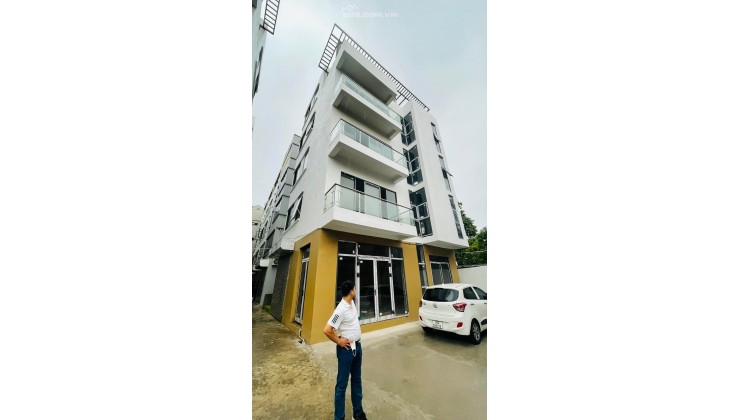 SỐC! BÁN NHÀ LIỀN KỀ PHẠM VĂN ĐỒNG GIÁ CHỈ 12 TỶ CÓ 77M2X5T, MT 8m LÔ GÓC, Ô TÔ ĐỖ CỬA.