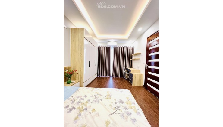 Nhà xây mới Bùi Xương Trạch 30m2 5T ô tô đỗ cổng loanh quanh 4 tỷ